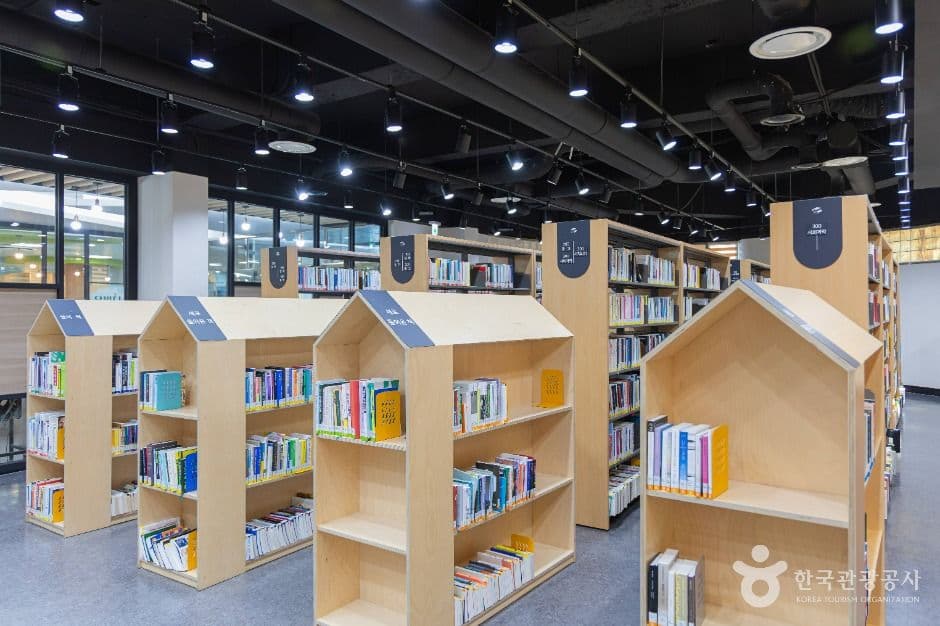 유성도서관 사진 4